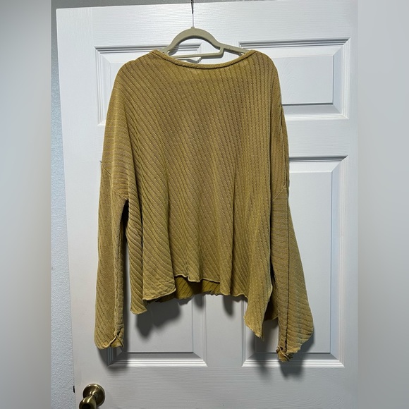 Cute sweater - Picture 1 of 2